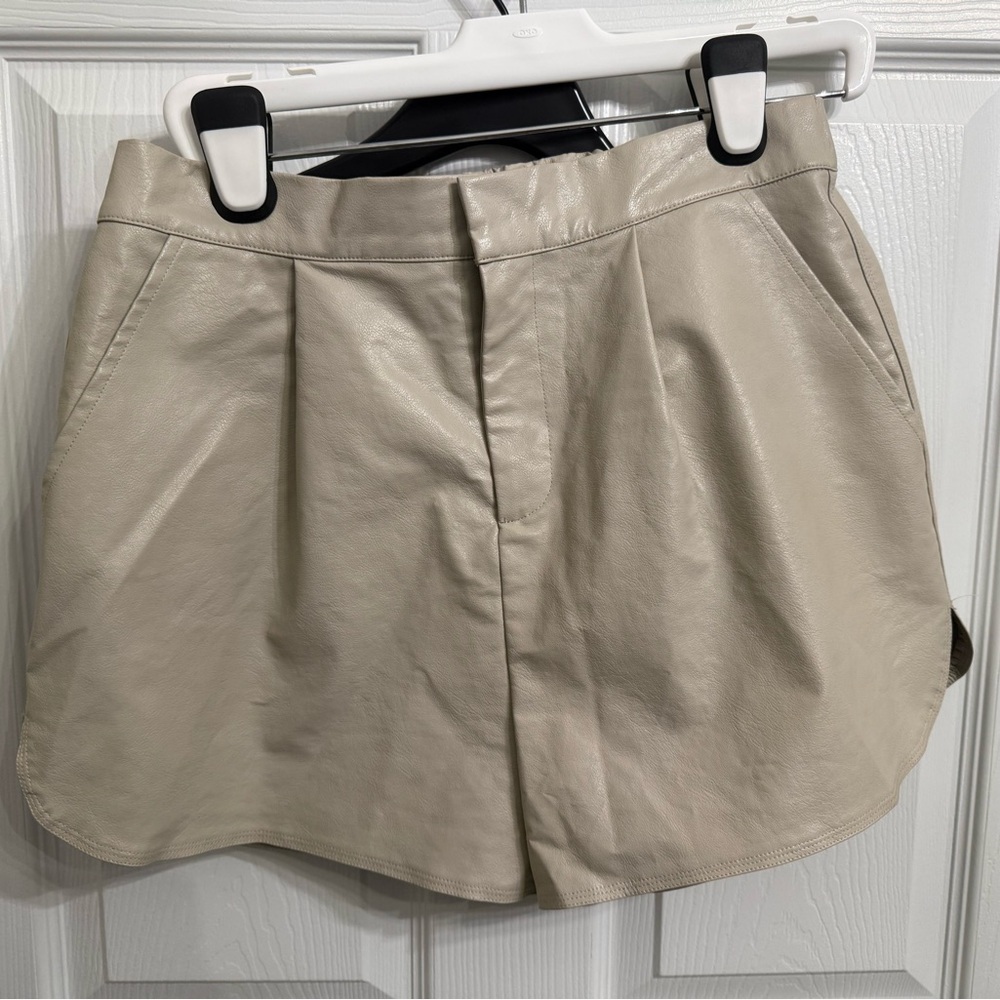 Grey Lab Zola Faux Leather Shorts Taupe Size L High Waist Tailored Shorts NWT - Picture 5 of 9